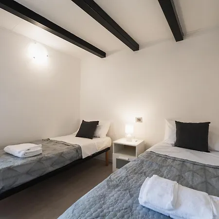 Appartamento V9 Loft Luxury - 300mt Da Mare, Centro E Stazione Falconara Marittima
